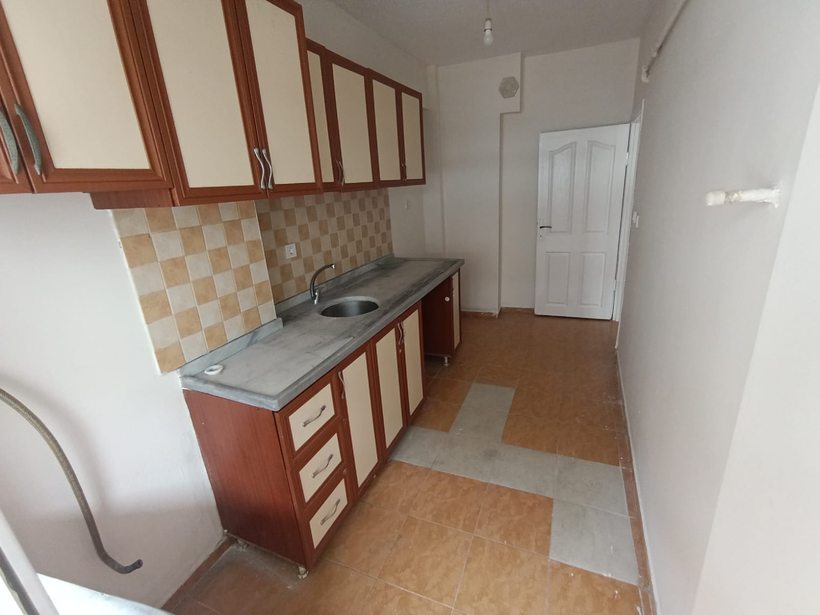 MABEL GARİMENKUL 'DEN ÜÇYÜZLÜ METRO YAKININDA 2+1 KİRALIK DAİRE